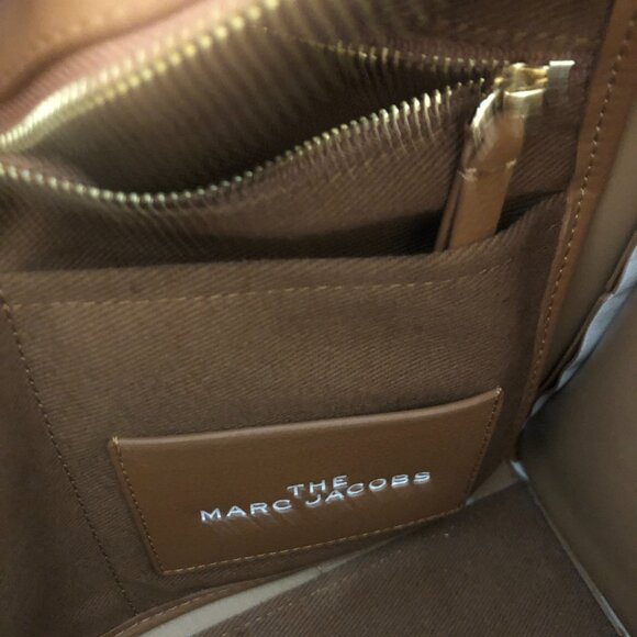 Marc Jacobs Size MEDUIM Leather Tote Bag - Picture 9 of 10